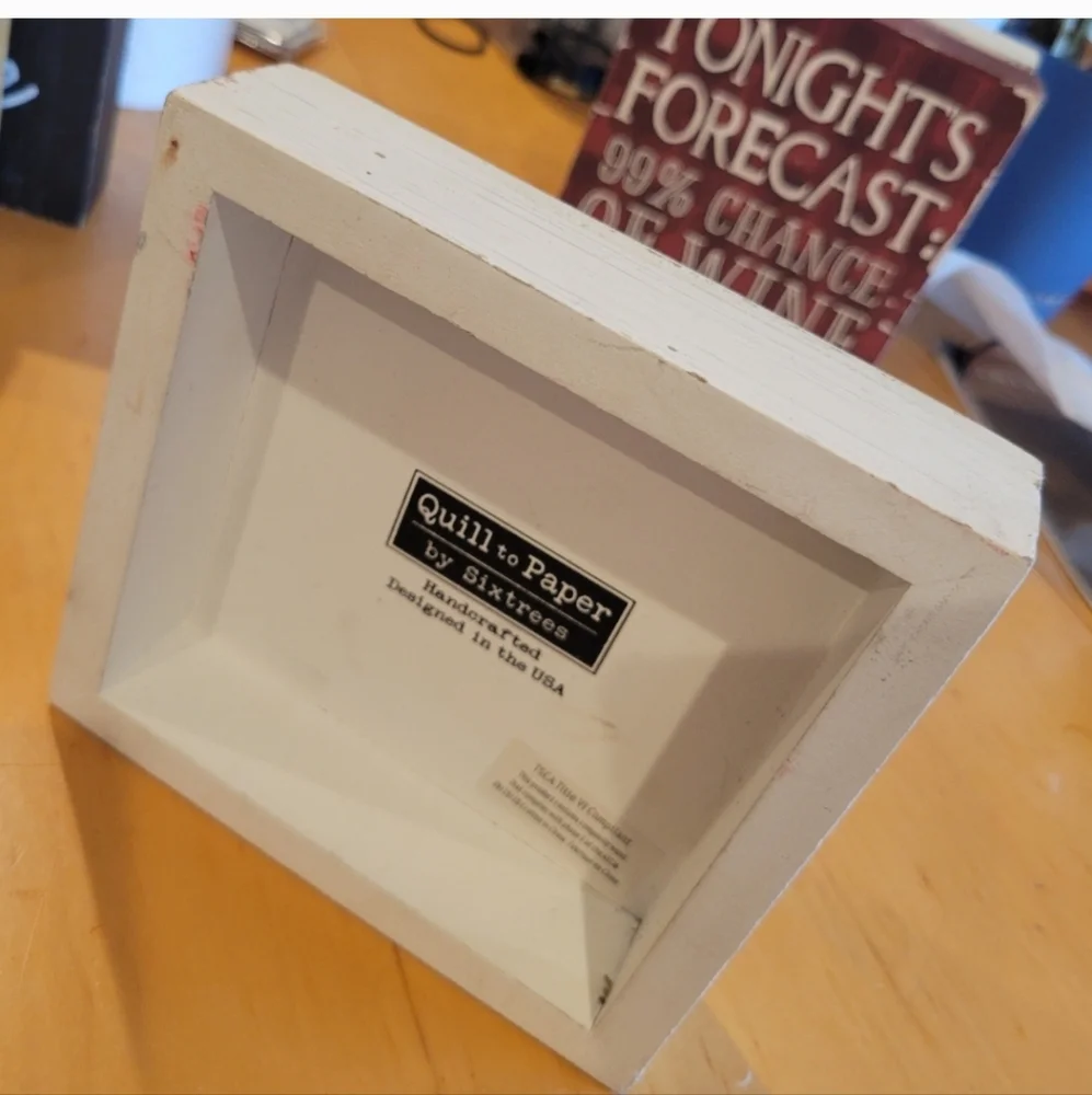 *FREE Decorative wooden box sign with a red heart and 'love' text